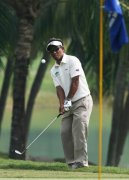 图文-越南高尔夫名人赛首轮 贾第表演切杆技术