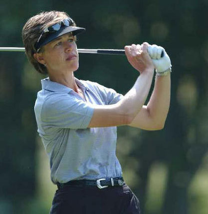 苏西-华利：第一个参加PGA比赛的女球员