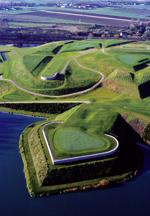 世界上最诡异的五大高尔夫球洞