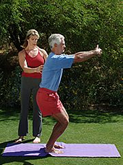 正确姿势减少挥杆受伤风险 瑜伽高尔夫