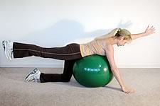 锻炼腹部及背部肌肉姿势 达到单平面挥杆水平