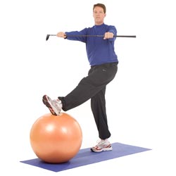 借助平衡球和球杆练习 锻炼身体平衡能力