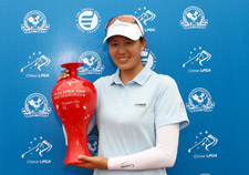 高尔夫女子中巡赛黄萍夺冠 亚运战将实现职业梦想