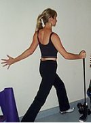 评估形体姿势正确与否 继续增强腹肌锻炼